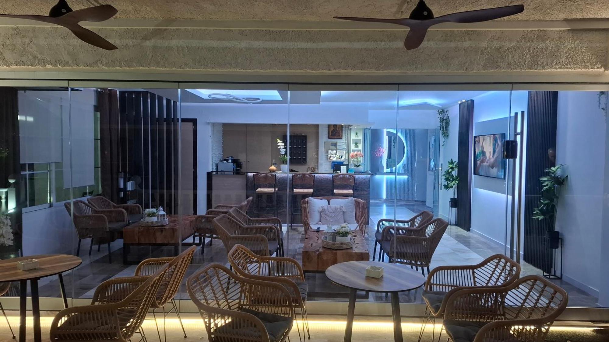 Hotel Kostas Olympiakí Aktí Dış mekan fotoğraf