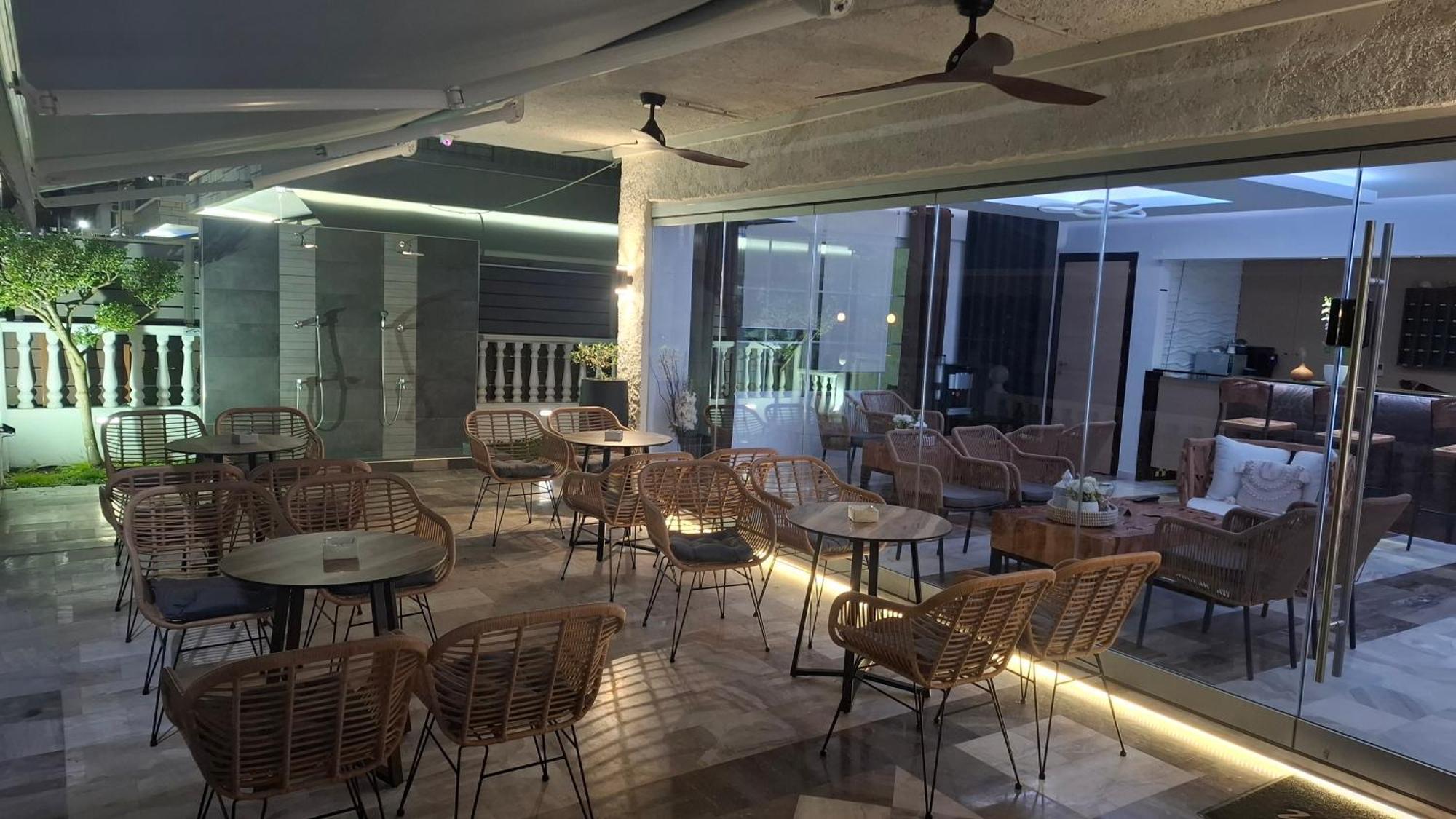 Hotel Kostas Olympiakí Aktí Dış mekan fotoğraf