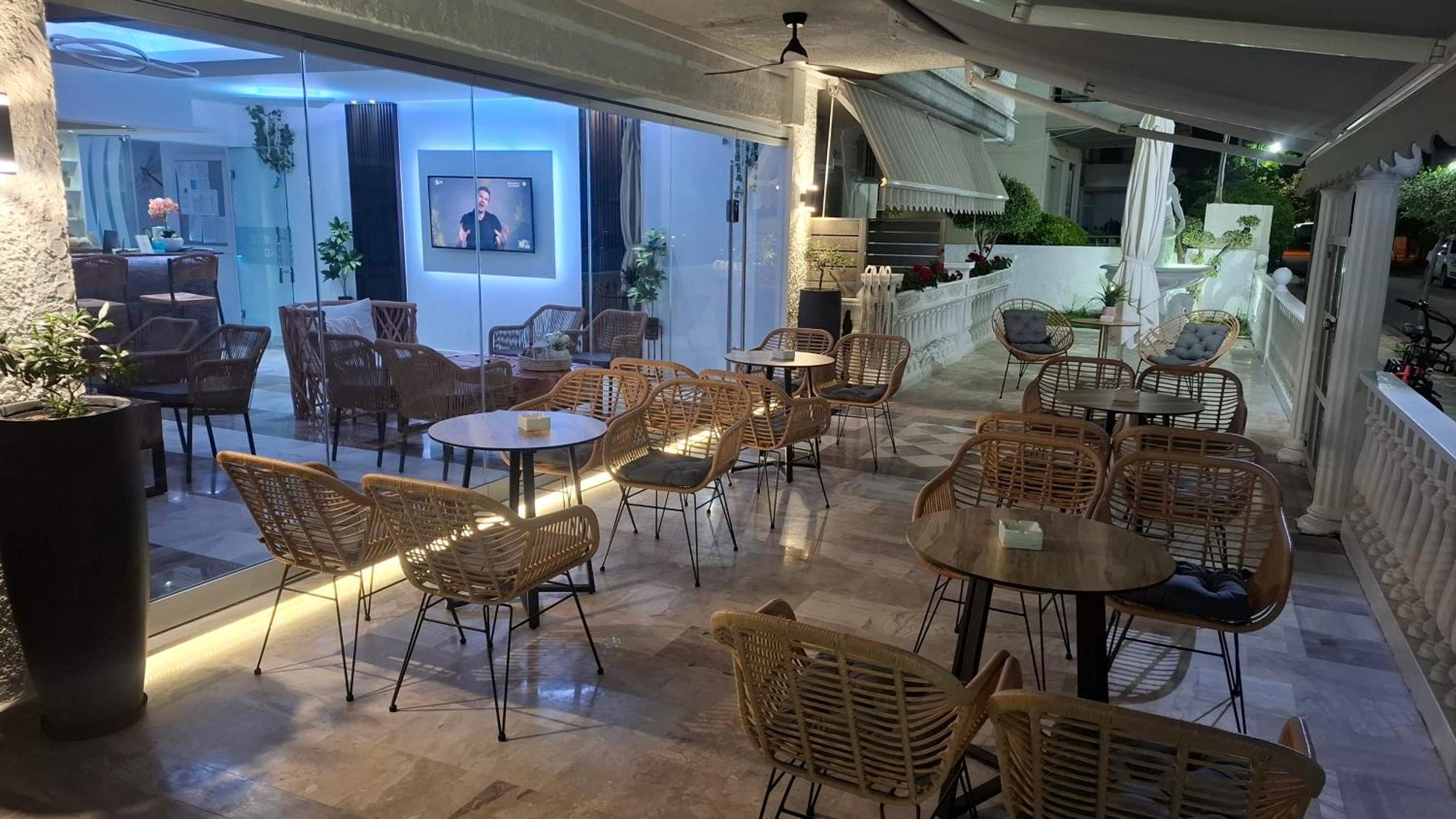 Hotel Kostas Olympiakí Aktí Dış mekan fotoğraf