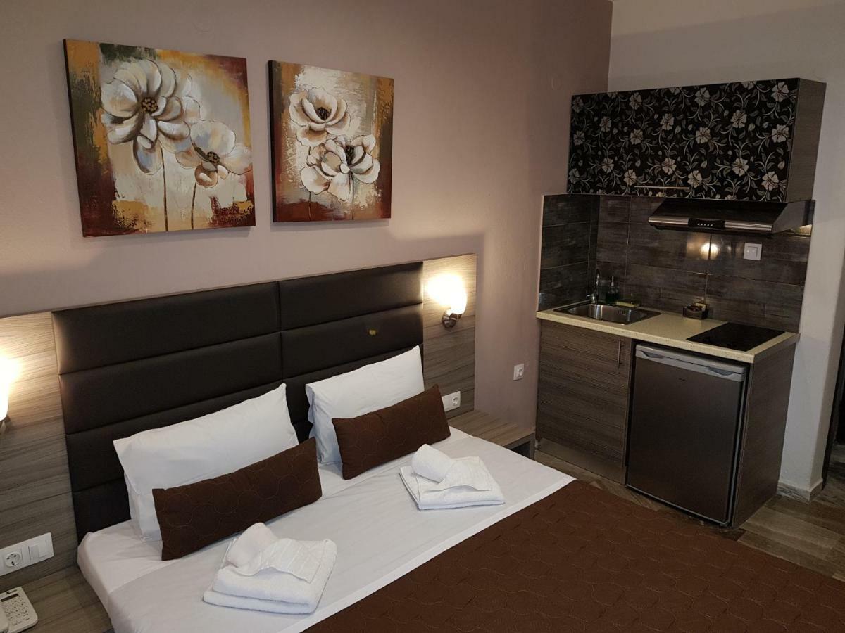 Hotel Kostas Olympiakí Aktí Dış mekan fotoğraf